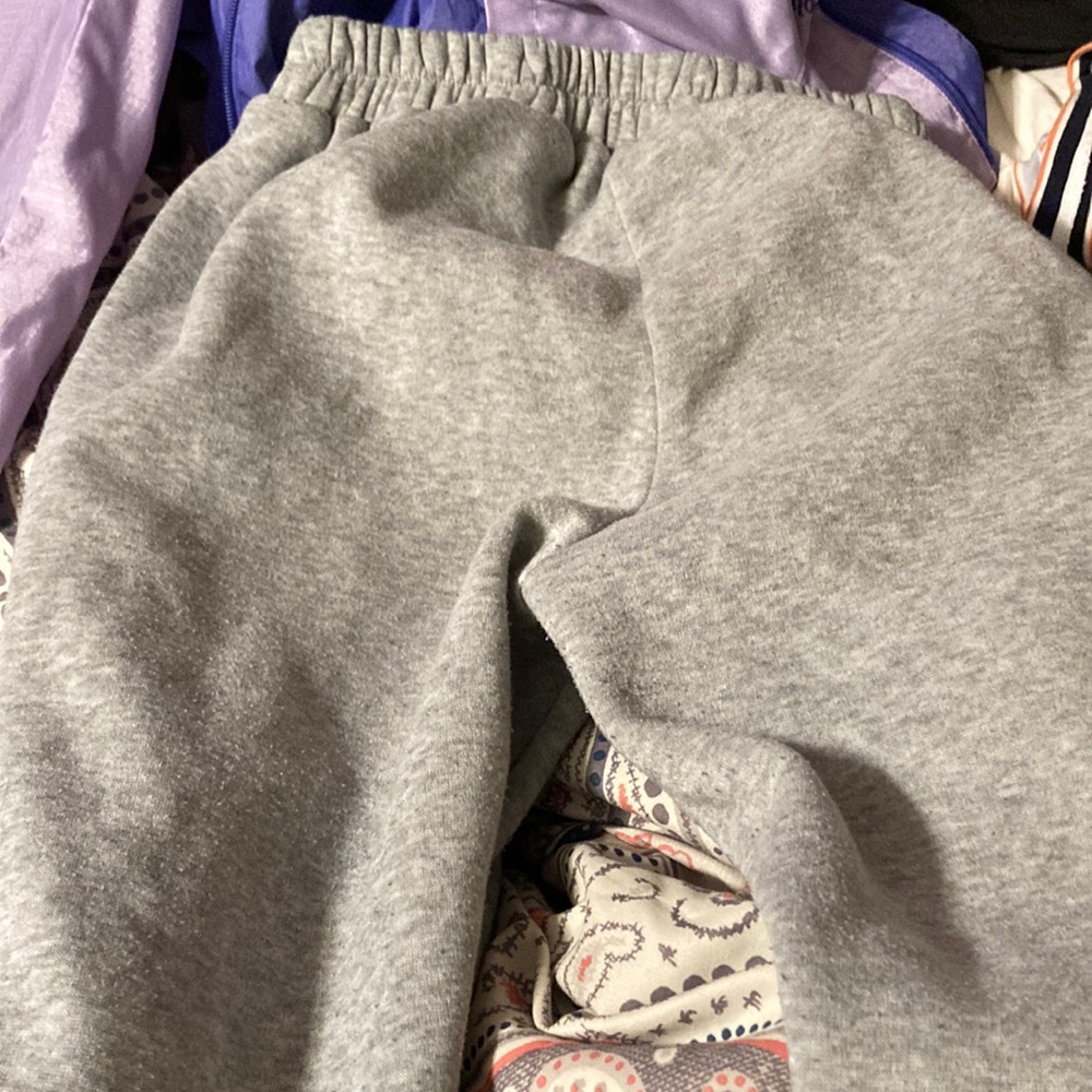 grey sweatpants